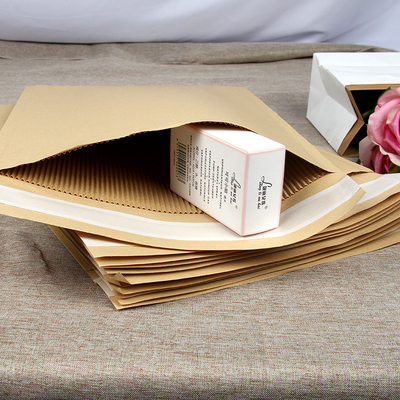 FCS Padded Envelopes 10x13 z samodzielnie uszczelniającym się taśmą klejącą