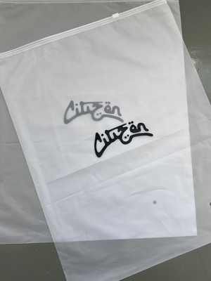 บรรจุภัณฑ์เสื้อผ้าแบบพิมพ์ลายฝ้าแบบกำหนดเองรูปสี่เหลี่ยมสำหรับผลิตภัณฑ์